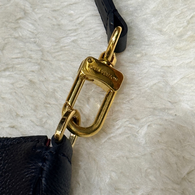 未使用品✨LV牛皮印花 雙色 黑白 斜背包 揹帶可調長度 可拆卸-13