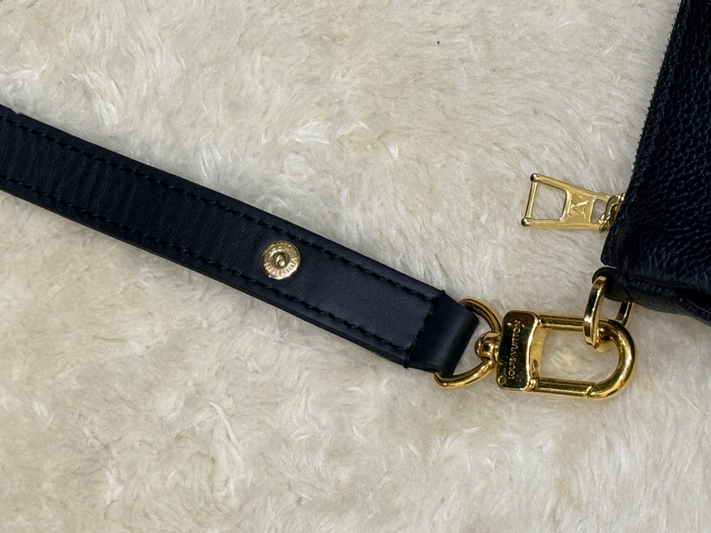 未使用品✨LV牛皮印花 雙色 黑白 斜背包 揹帶可調長度 可拆卸-15