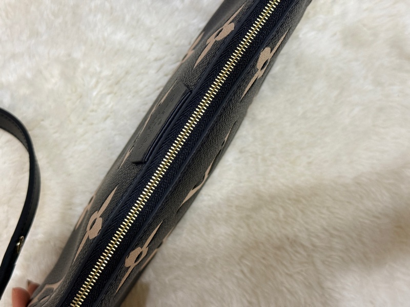 未使用品✨LV牛皮印花 雙色 黑白 斜背包 揹帶可調長度 可拆卸-30