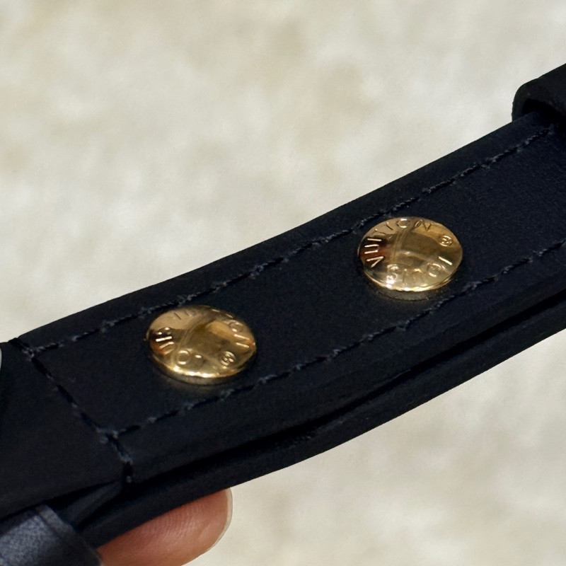 未使用品✨LV牛皮印花 雙色 黑白 斜背包 揹帶可調長度 可拆卸-38