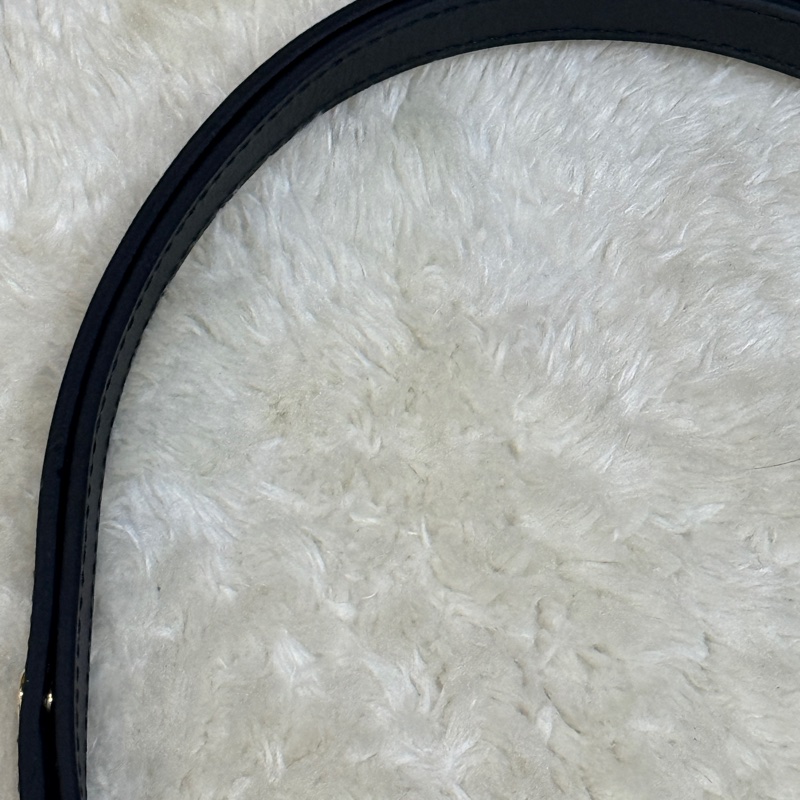 未使用品✨LV牛皮印花 雙色 黑白 斜背包 揹帶可調長度 可拆卸-41