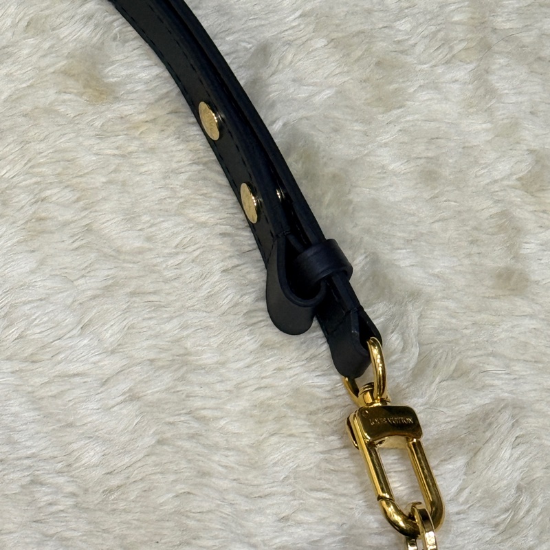 未使用品✨LV牛皮印花 雙色 黑白 斜背包 揹帶可調長度 可拆卸-43