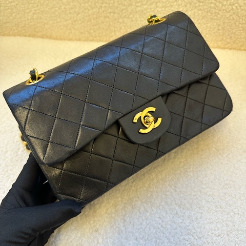 Chanel香奈兒黑金CF中號，中古羊皮款，金色金扣真係超級耐看！經典菱格紋設計，