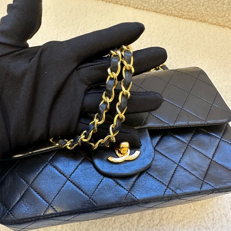 Chanel香奈兒黑金CF中號,中古羊皮款,金色金扣真係超級耐看!經典菱格紋設計,-3