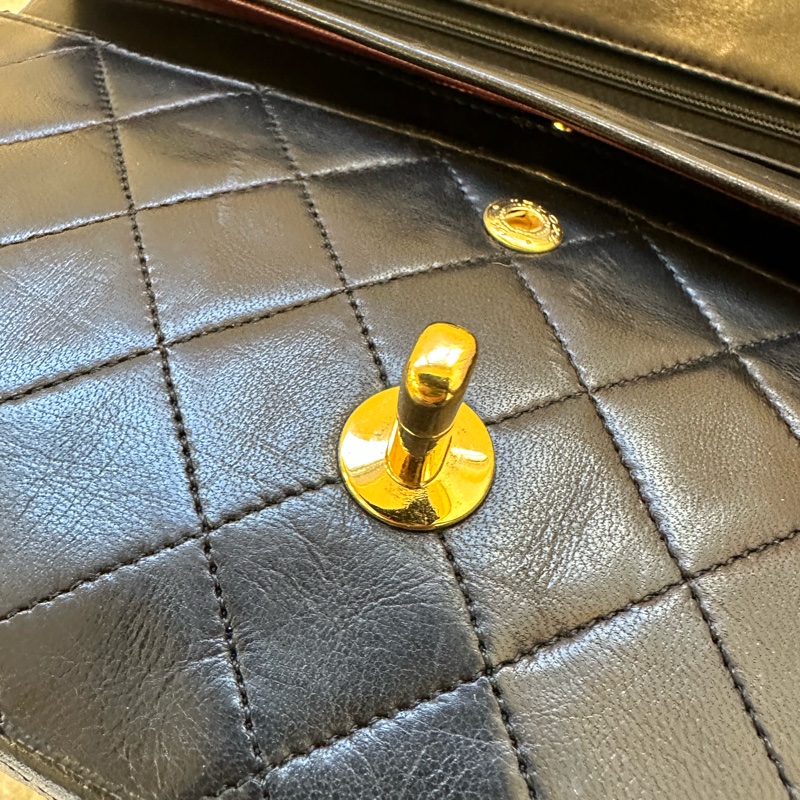 Chanel香奈兒黑金CF中號,中古羊皮款,金色金扣真係超級耐看!經典菱格紋設計,-17