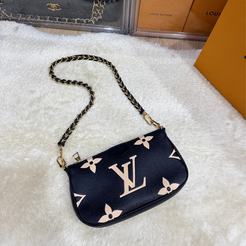 未使用品✨揹帶很美🖤LV 拼色印花 可放手機的牛皮麻將包 揹帶可拆卸-0