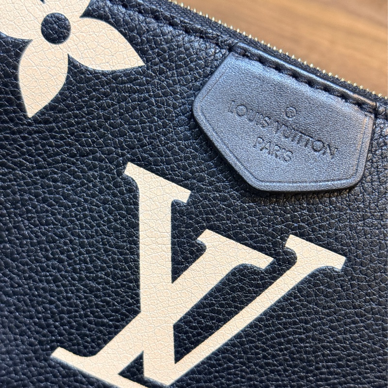 未使用品✨揹帶很美🖤LV 拼色印花 可放手機的牛皮麻將包 揹帶可拆卸-1