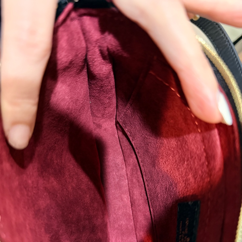 未使用品✨揹帶很美🖤LV 拼色印花 可放手機的牛皮麻將包 揹帶可拆卸-24