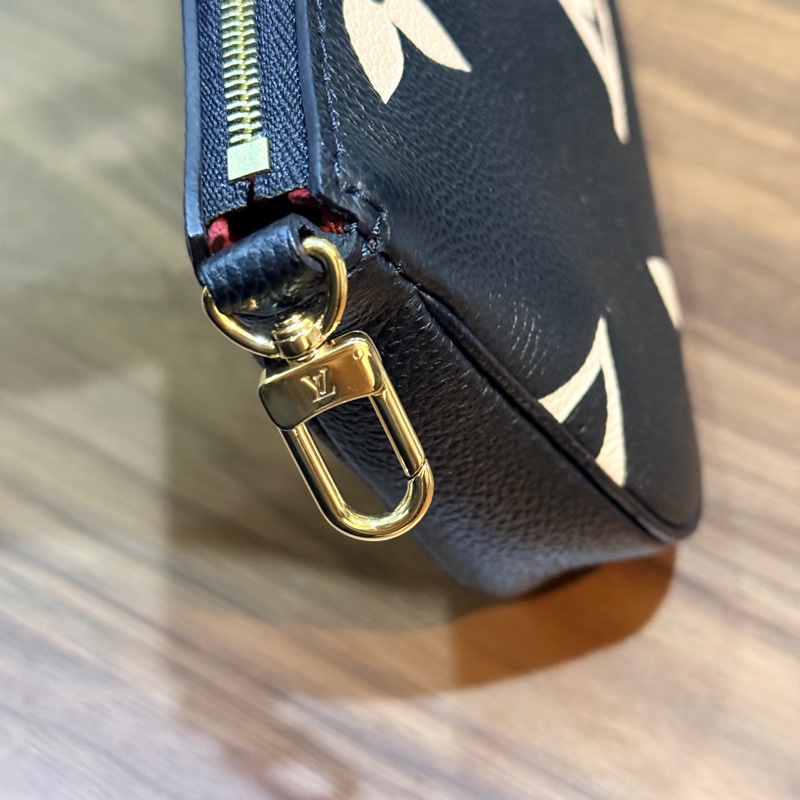 未使用品✨揹帶很美🖤LV 拼色印花 可放手機的牛皮麻將包 揹帶可拆卸-30