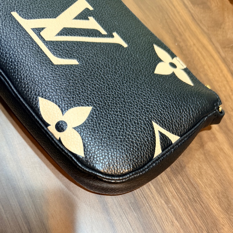 未使用品✨揹帶很美🖤LV 拼色印花 可放手機的牛皮麻將包 揹帶可拆卸-32