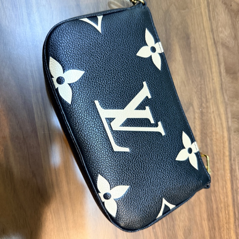 未使用品✨揹帶很美🖤LV 拼色印花 可放手機的牛皮麻將包 揹帶可拆卸-33