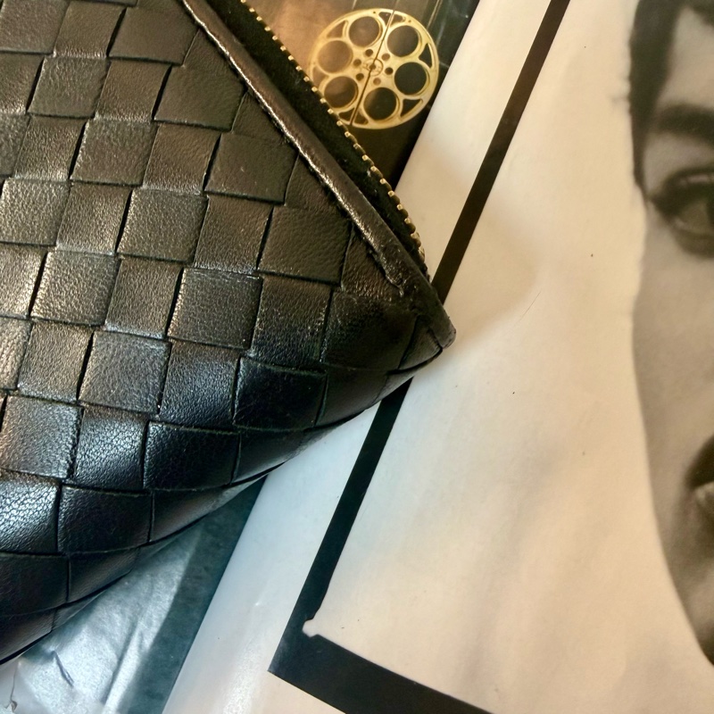 ✔️BOTTEGA VENETA BV 寶緹嘉經典編織拉鍊長夾 黑-25