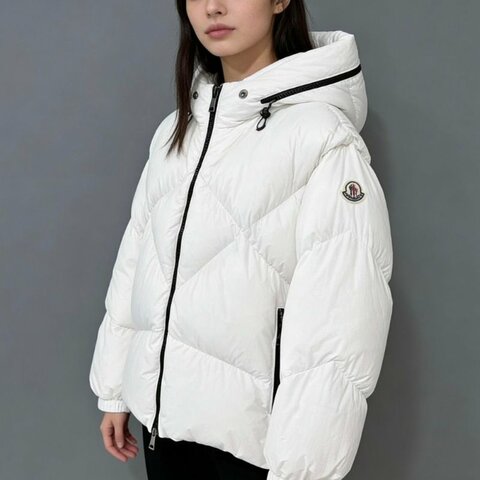 Moncler 白色新款袖標麵包羽絨服2碼胸圍120衣長64 99新配件塵袋