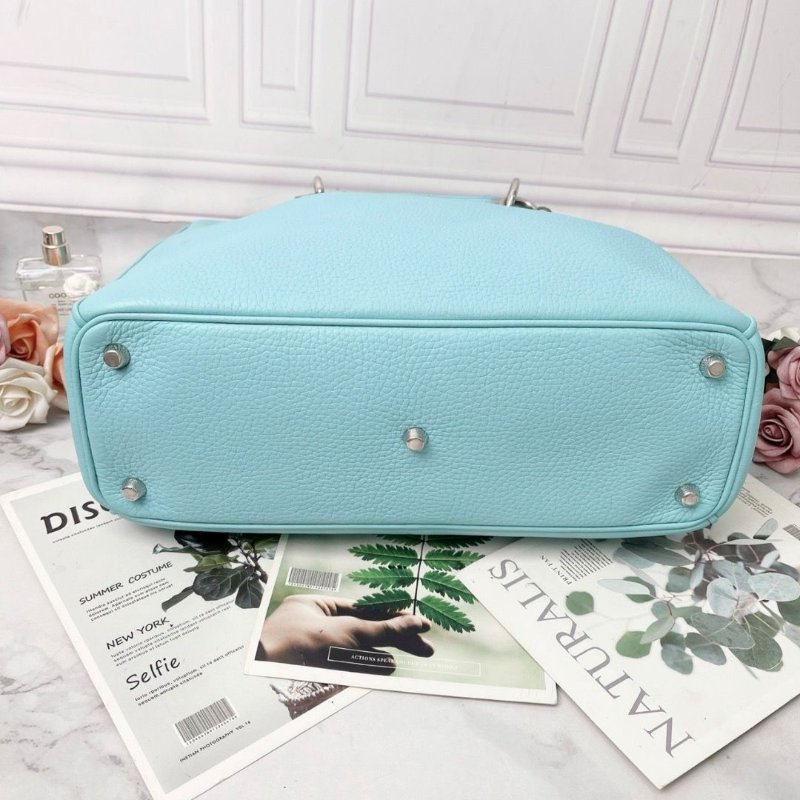 Dior 天藍色issimo肩背包32*12*22 98新配件塵袋-4