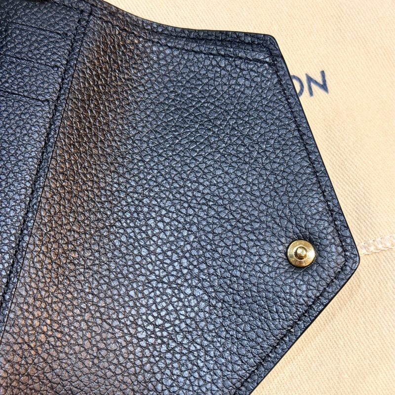 專櫃28000未使用品✨LV拼色黑白印花 牛皮短夾 可放鈔票 有拉鏈零錢袋-12