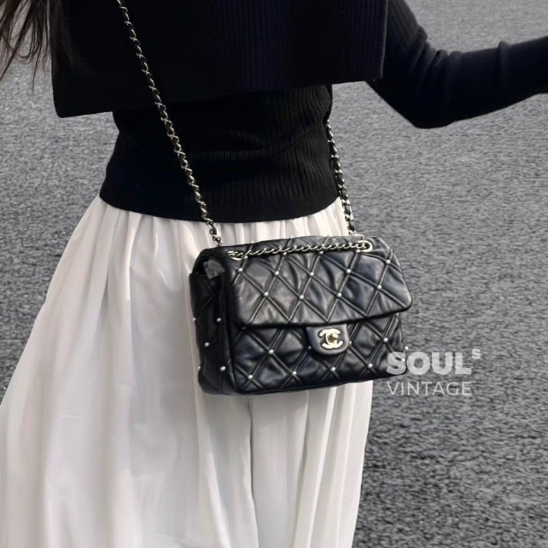 CHANEL 黑金限量珍珠鉚釘CF肩背斜背包24*14*7.5 98新配件保卡塵袋-0