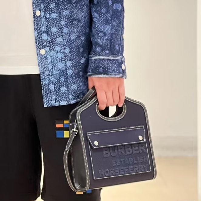 實用設計款❤️‍🔥 超低價😍Burberry黑色帆布拼皮刺繡Logo手提斜背包-1