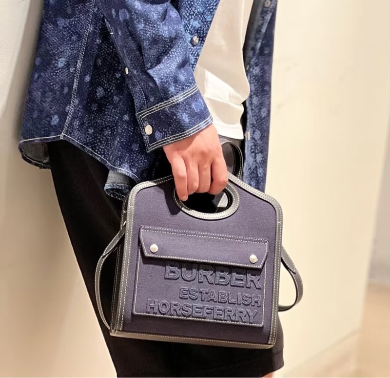 實用設計款❤️‍🔥 超低價😍Burberry黑色帆布拼皮刺繡Logo手提斜背包-3