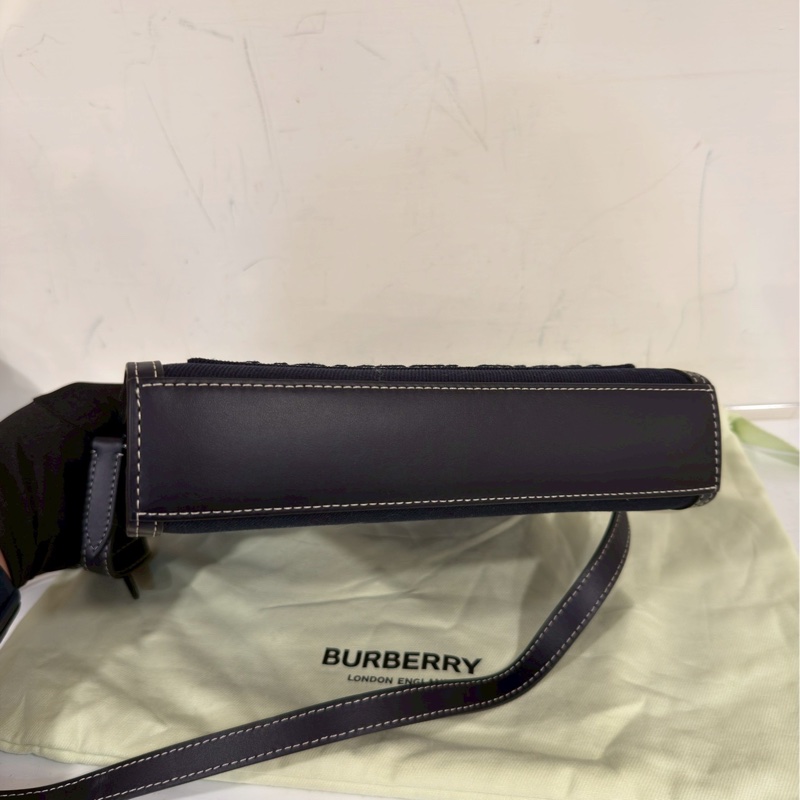 實用設計款❤️‍🔥 超低價😍Burberry黑色帆布拼皮刺繡Logo手提斜背包-9