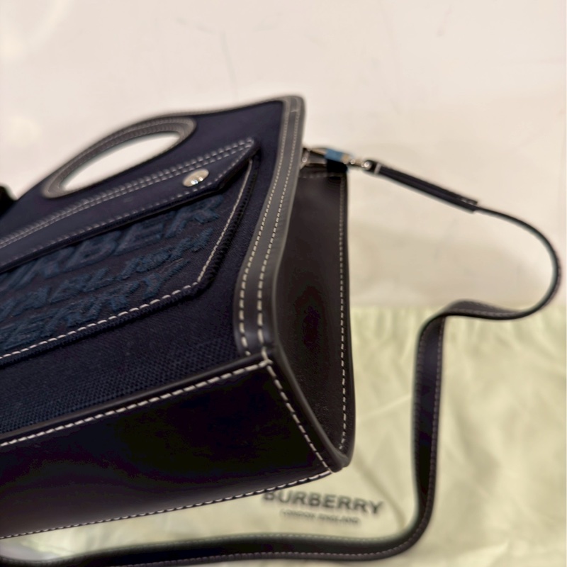 實用設計款❤️‍🔥 超低價😍Burberry黑色帆布拼皮刺繡Logo手提斜背包-11