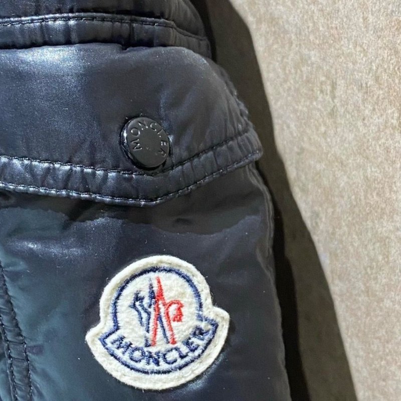 Moncler Bady黑色亮面刺繡徽標logo羽絨外套 1碼 胸圍98cm 衣長60cm 98新配件塵袋衣架-4