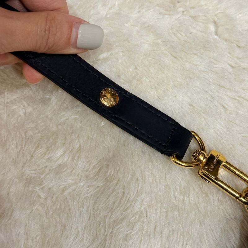 未使用品✨ LV牛皮印花 雙色 黑白 斜背包 揹帶可調長度 可拆卸-12