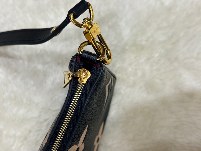 未使用品✨ LV牛皮印花 雙色 黑白 斜背包 揹帶可調長度 可拆卸-20