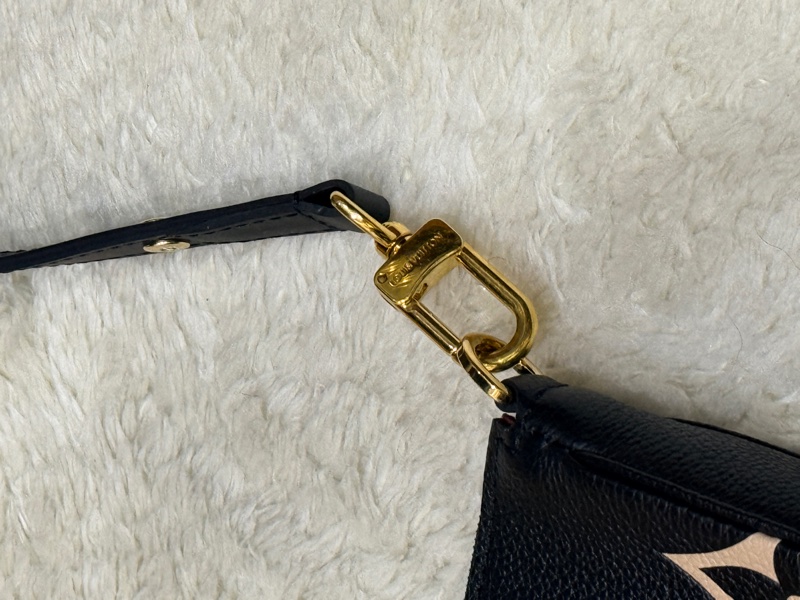 未使用品✨ LV牛皮印花 雙色 黑白 斜背包 揹帶可調長度 可拆卸-32