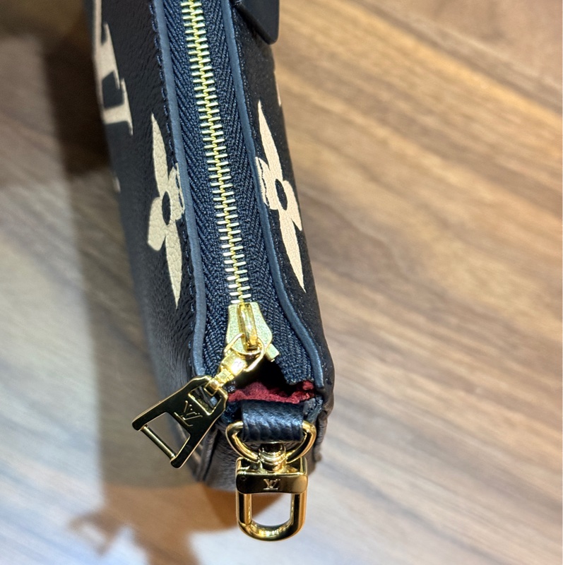 未使用品✨ 揹帶很美🖤LV 拼色印花 可放手機的牛皮麻將包 揹帶可拆卸-19