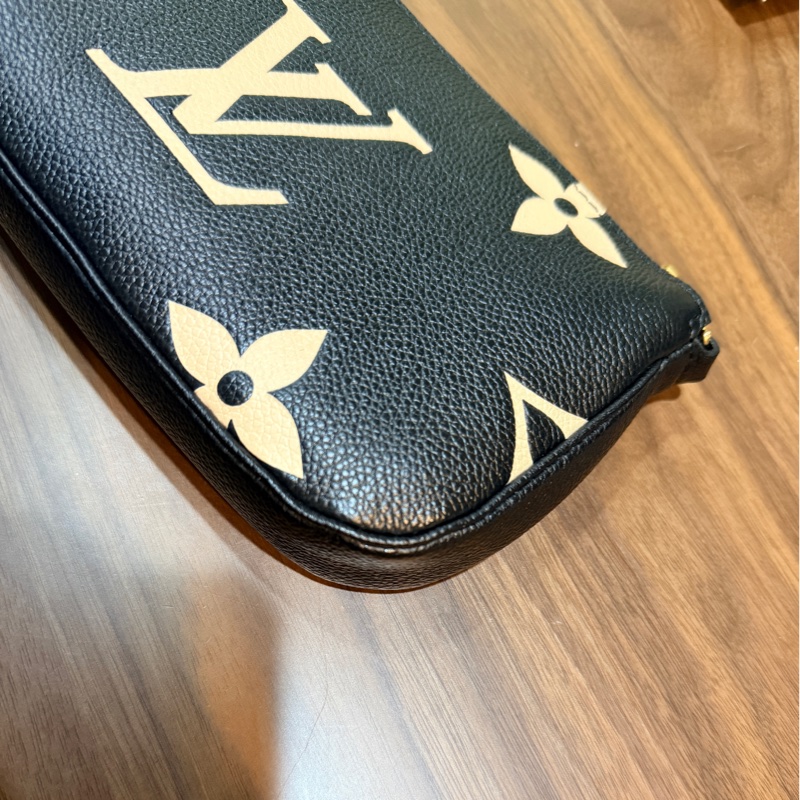未使用品✨ 揹帶很美🖤LV 拼色印花 可放手機的牛皮麻將包 揹帶可拆卸-23