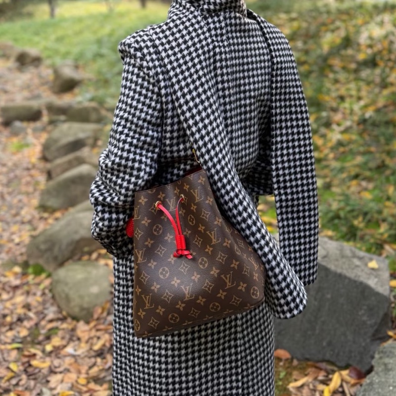 全網最低價🈶購證❤️🔥Lv 經典老花NEONOE紅桶配色水桶包單肩斜挎包-5