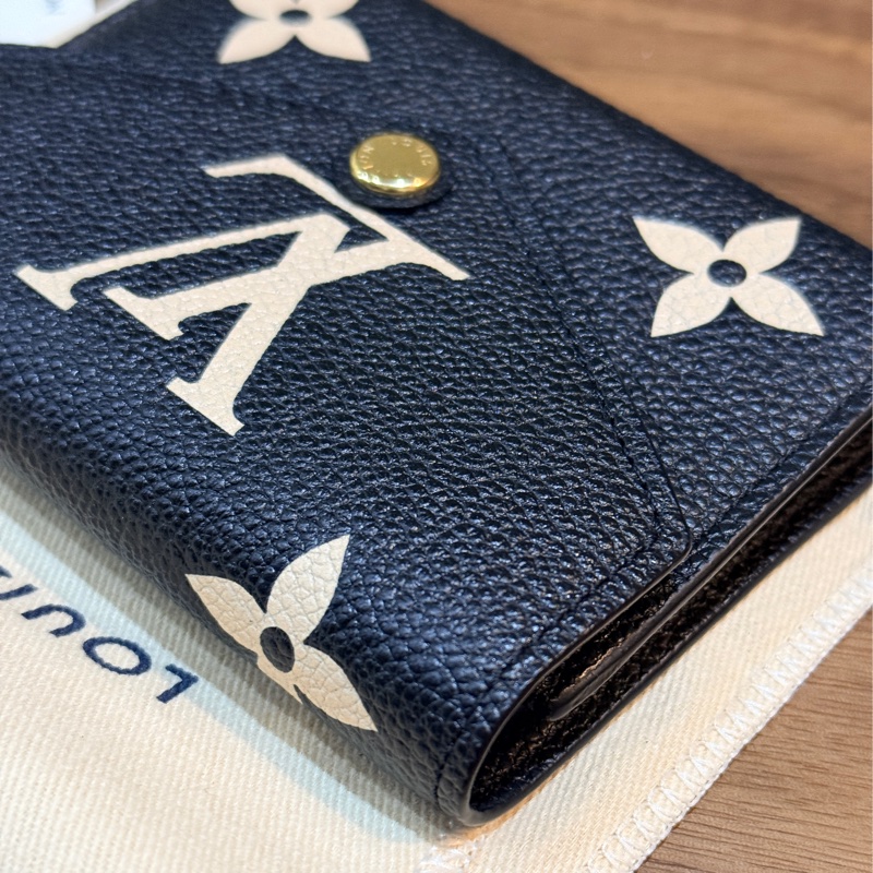 專櫃28000未使用品✨LV拼色黑白印花 牛皮短夾 可放鈔票 有拉鏈零-8