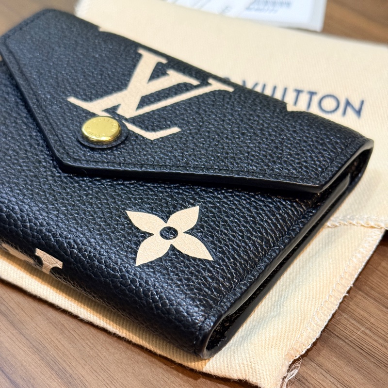專櫃28000未使用品✨LV拼色黑白印花 牛皮短夾 可放鈔票 有拉鏈零-9