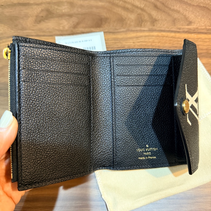 專櫃28000未使用品✨LV拼色黑白印花 牛皮短夾 可放鈔票 有拉鏈零-10