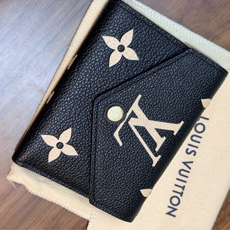 專櫃28000未使用品✨LV拼色黑白印花 牛皮短夾 可放鈔票 有拉鏈零-16