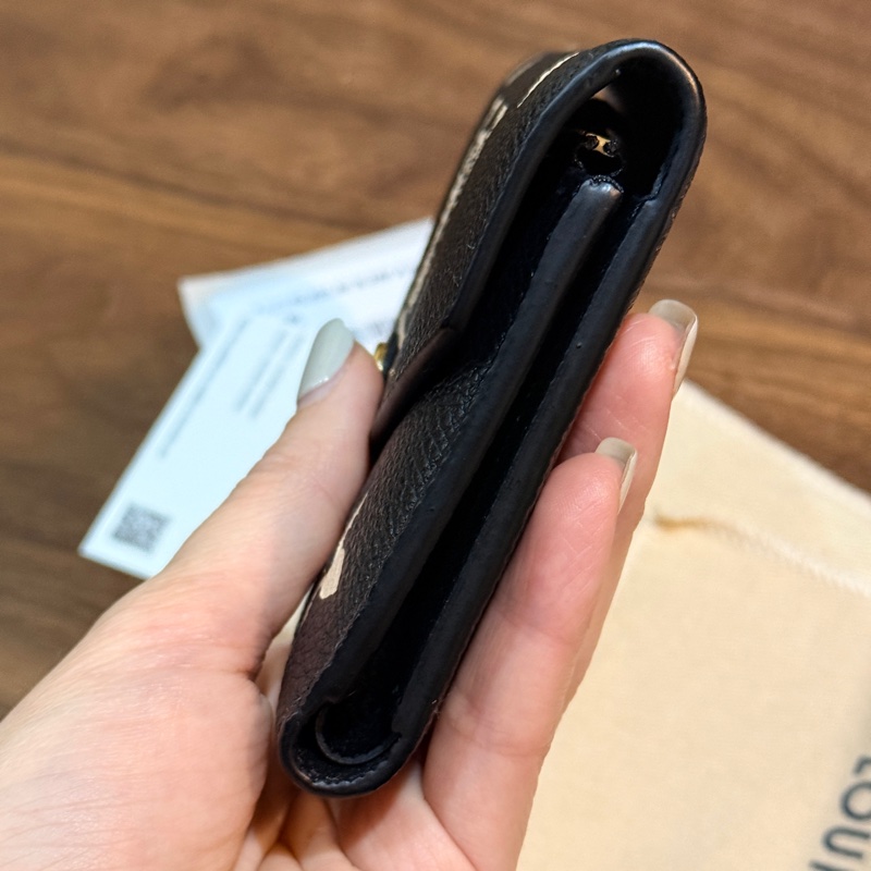 專櫃28000未使用品✨LV拼色黑白印花 牛皮短夾 可放鈔票 有拉鏈零-23