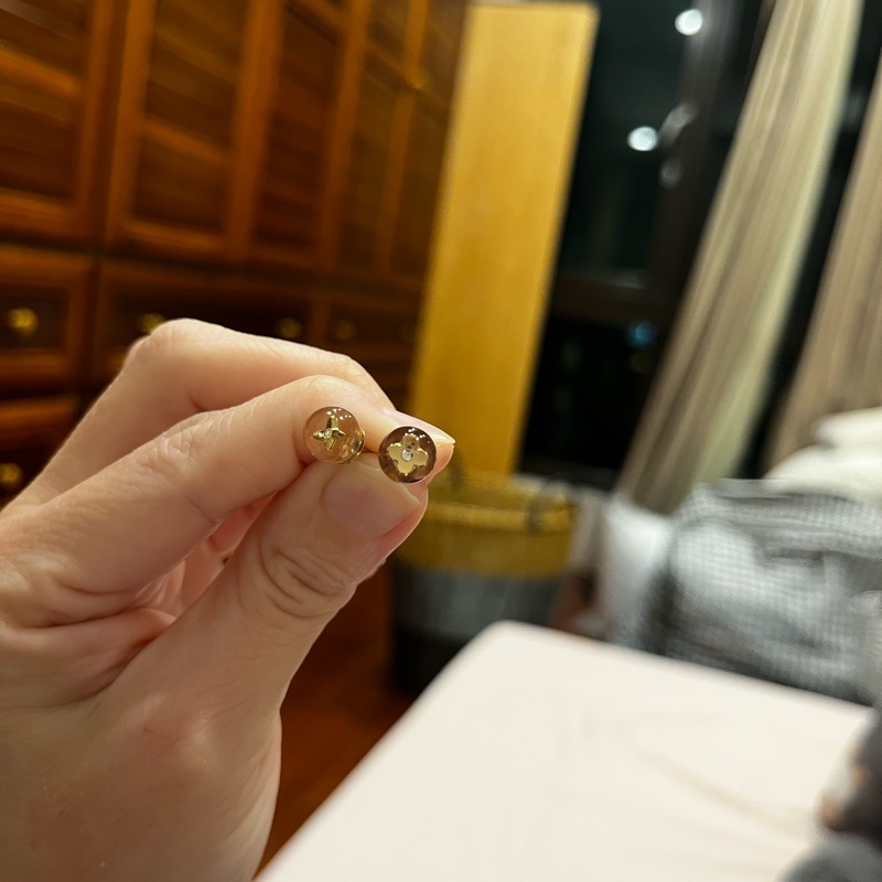 LV粉色透明logo帶鑽壓克力耳環-3