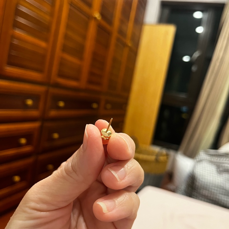 LV粉色透明logo帶鑽壓克力耳環-4