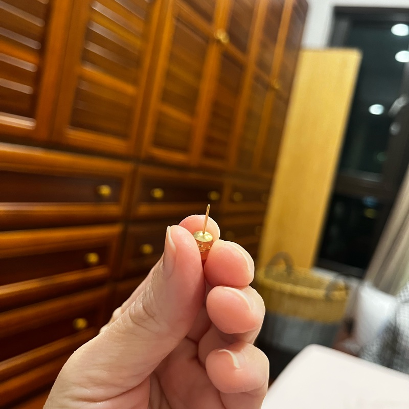 LV粉色透明logo帶鑽壓克力耳環-5