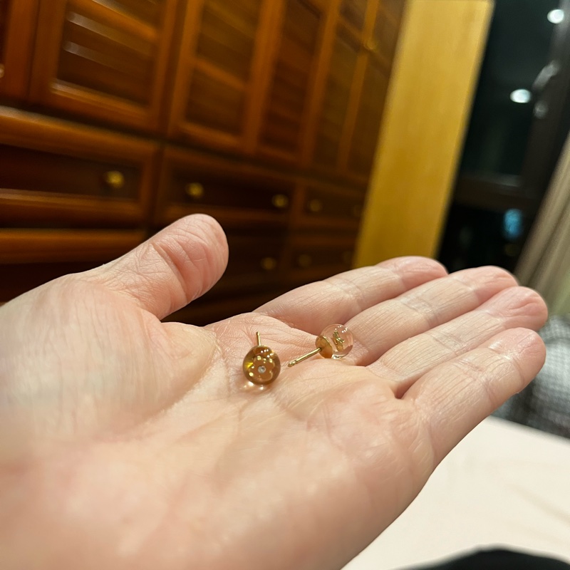 LV粉色透明logo帶鑽壓克力耳環-6