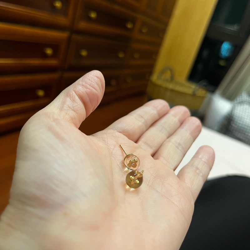 LV粉色透明logo帶鑽壓克力耳環-7