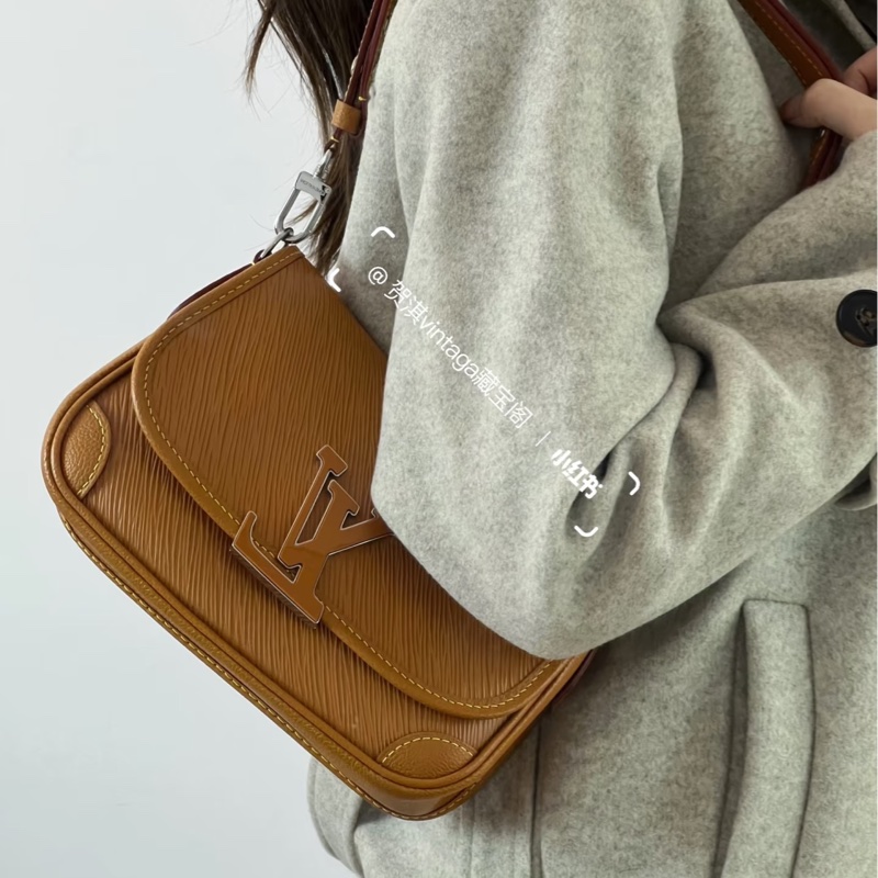 🧡路易威登法棍包LV淺焦糖色EPI牛皮大logo下蓋Buci法棍包M59459-6