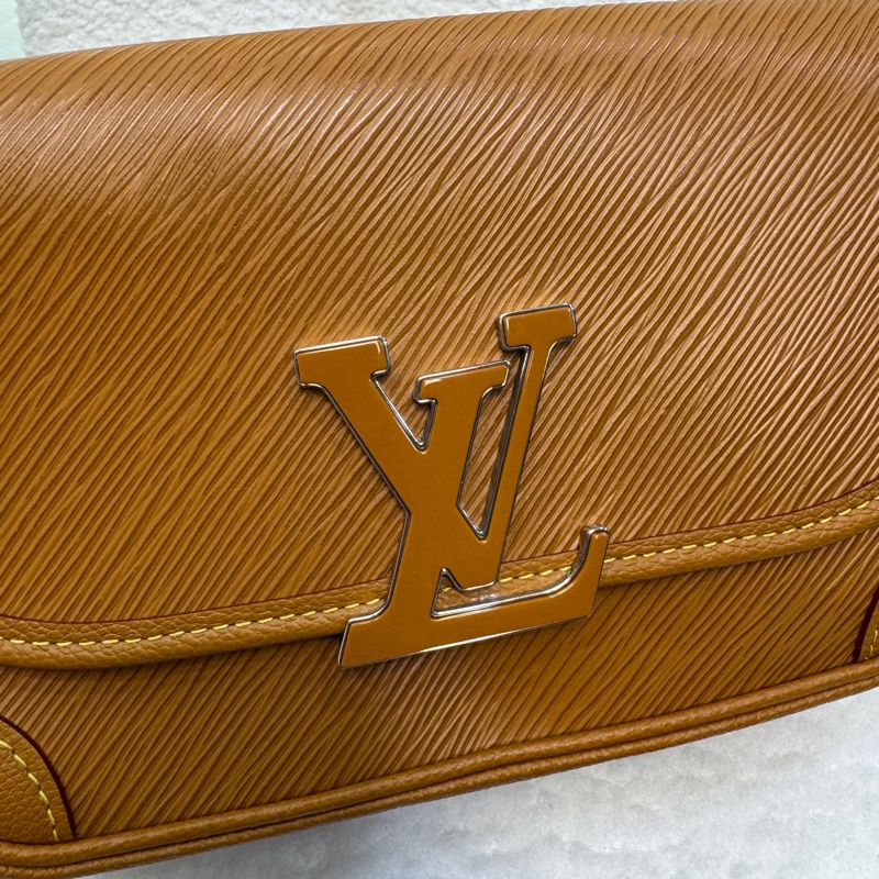 🧡路易威登法棍包LV淺焦糖色EPI牛皮大logo下蓋Buci法棍包M59459-13