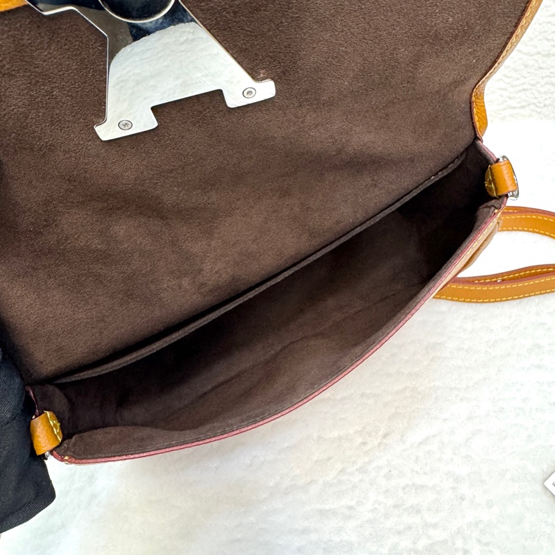 🧡路易威登法棍包LV淺焦糖色EPI牛皮大logo下蓋Buci法棍包M59459-15