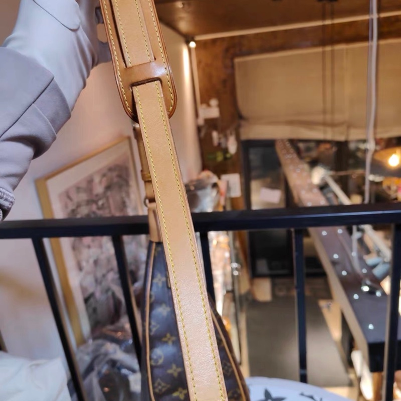 LV老花中号牛角包 好成色-4