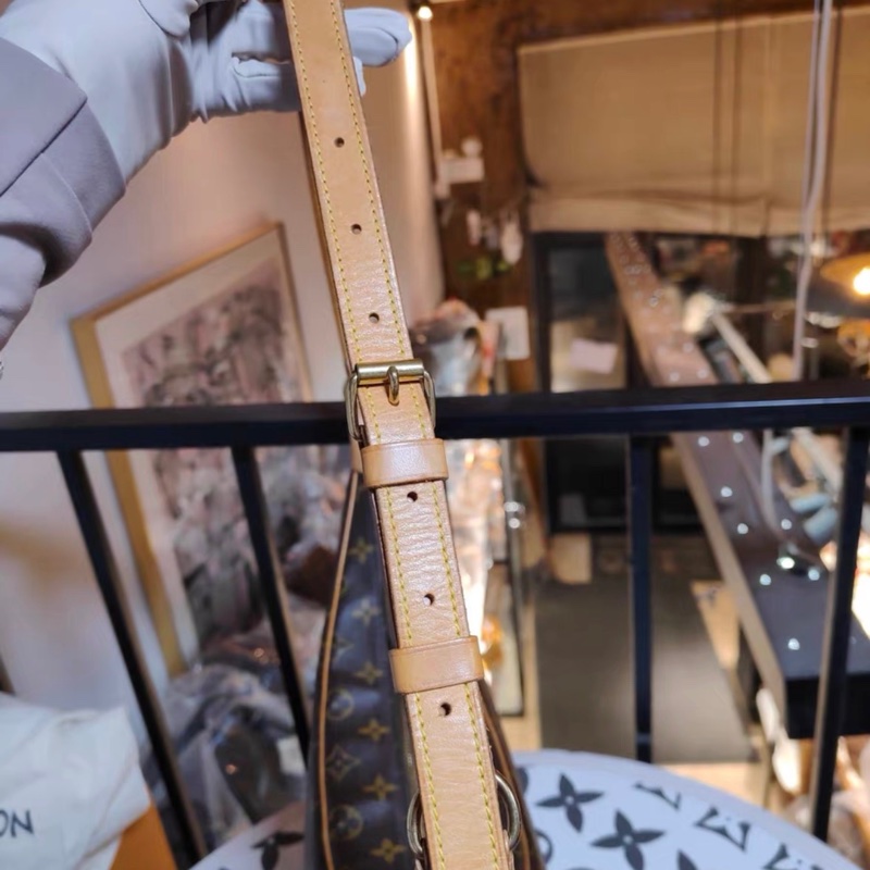 LV老花中号牛角包 好成色-5