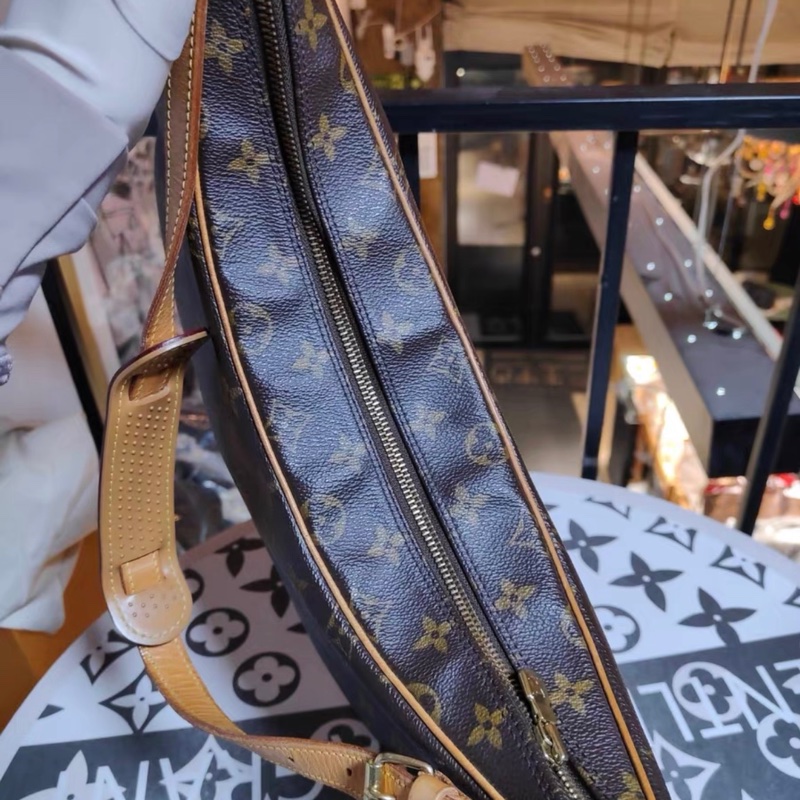 LV老花中号牛角包 好成色-6