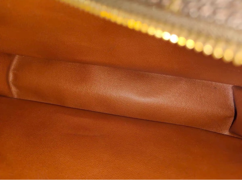 LV老花中号牛角包 好成色-8