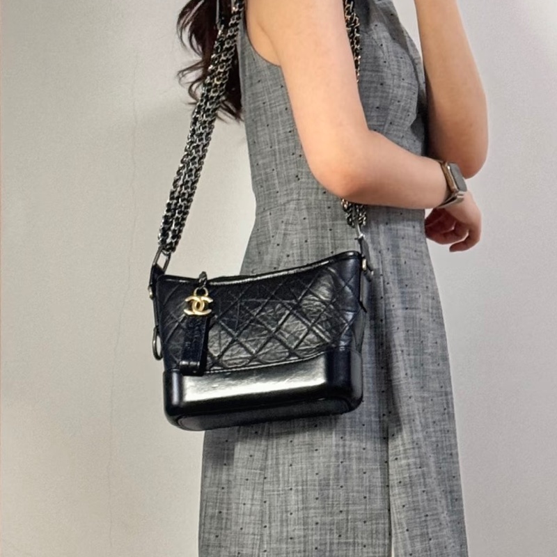 率性經典款😎黃金尺寸99新🆕Chanel黑金中號流浪包單肩斜挎包-1