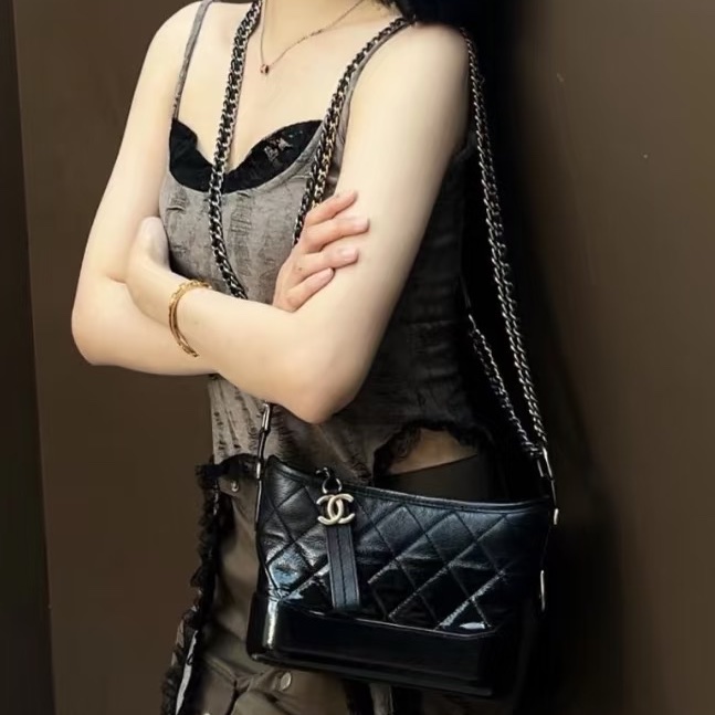 率性經典款😎黃金尺寸99新🆕Chanel黑金中號流浪包單肩斜挎包-2